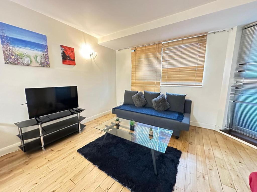 Apartment Chelsea Studio - Sleeps 4 - Near Cromwell Hospital